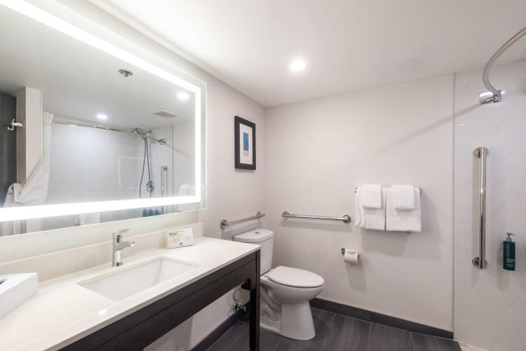 DoubleTree by Hilton Calgary North photo 11