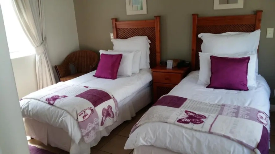 Standard Twin room with balcony