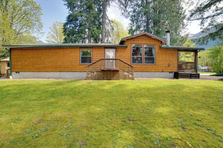 'moose Lodge' Cabin w/ Entertainment Gazebo!