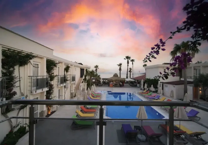 Superior room with pool view