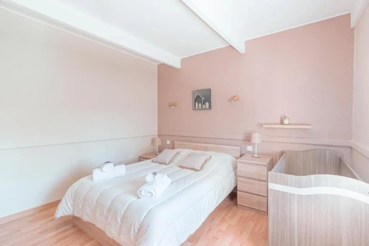 4 Bedrooms Cottage