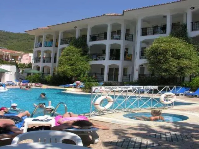 Kurt Apartments
