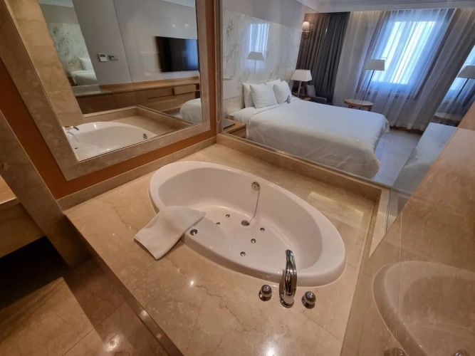 Deluxe Double room with city view