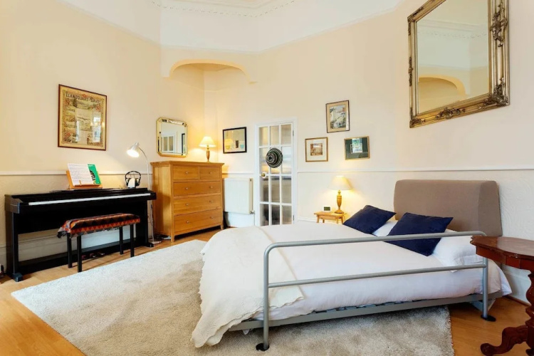 Veeve - Victorian Studio