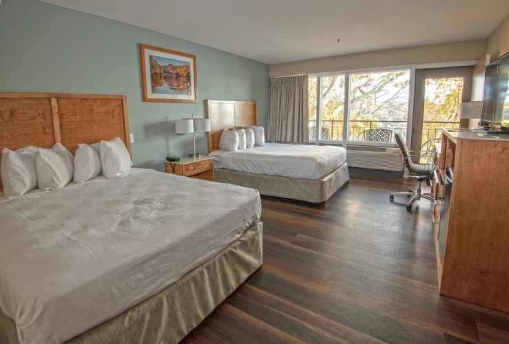 Standard Quadruple room with balcony and with pool view