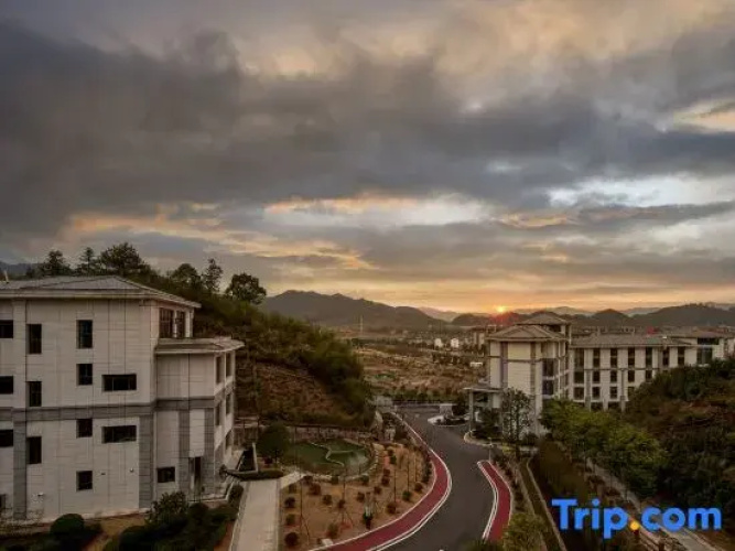 XinSu · YaYuan Resort Hotel (QianGuQing)