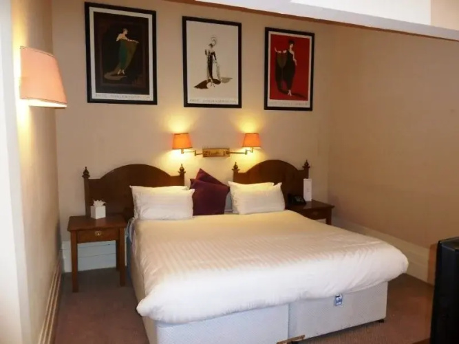 George Hotel