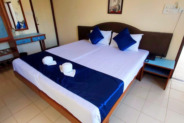 Deluxe Double room with pool view