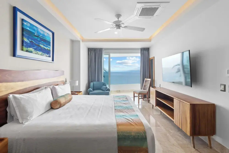 Blue Horizon Luxury Condo