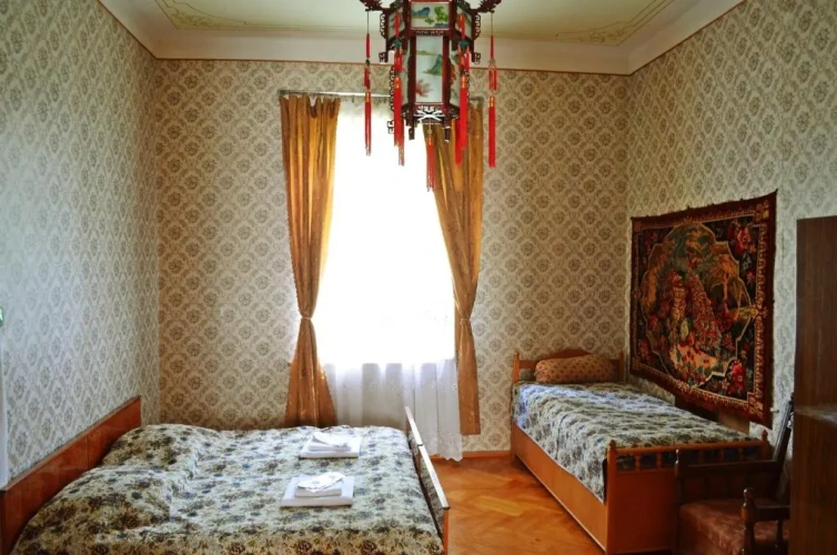 Standard Triple room with garden view