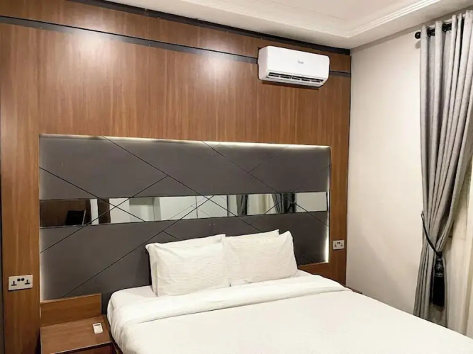 Strong Mark Apartments