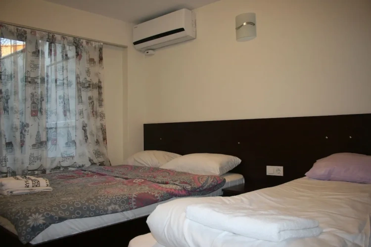 2 Bedrooms Apartment