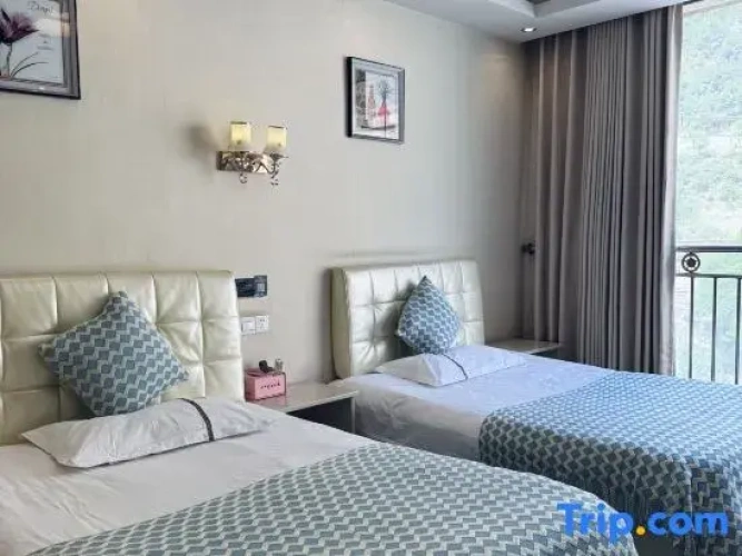 Deluxe Family Suite with view