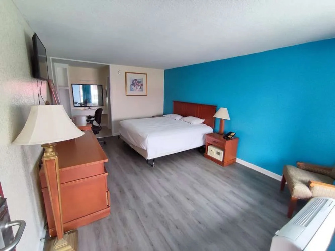 Clover Inn & Suites