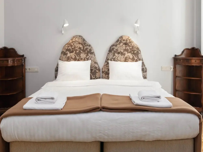 Chiconomy Suites