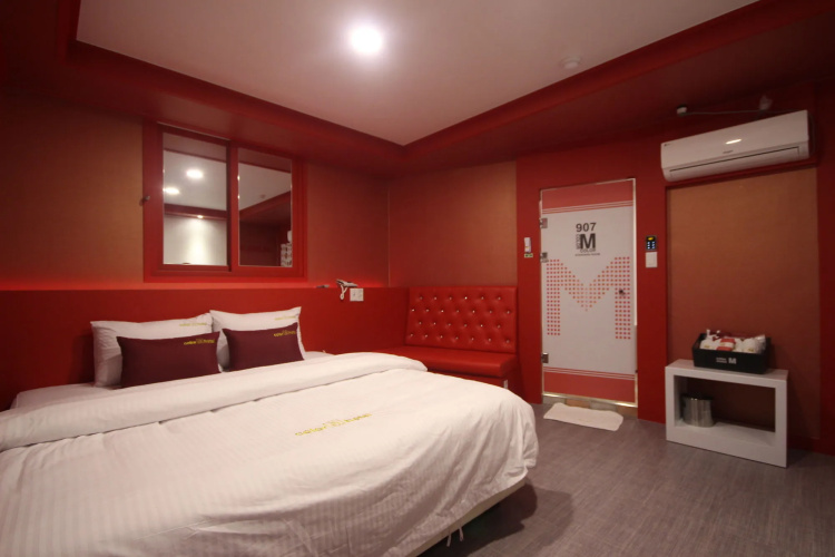 Color M motel