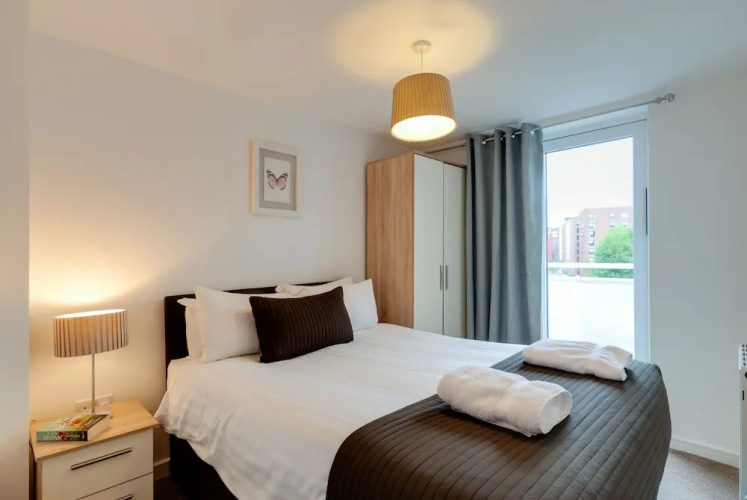 Base Serviced Apartments - The Docks