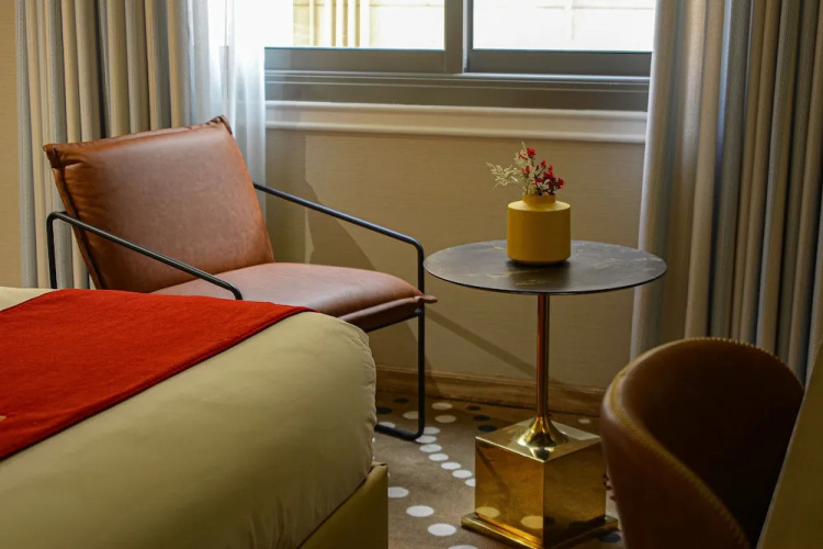 Redwaves Hotel