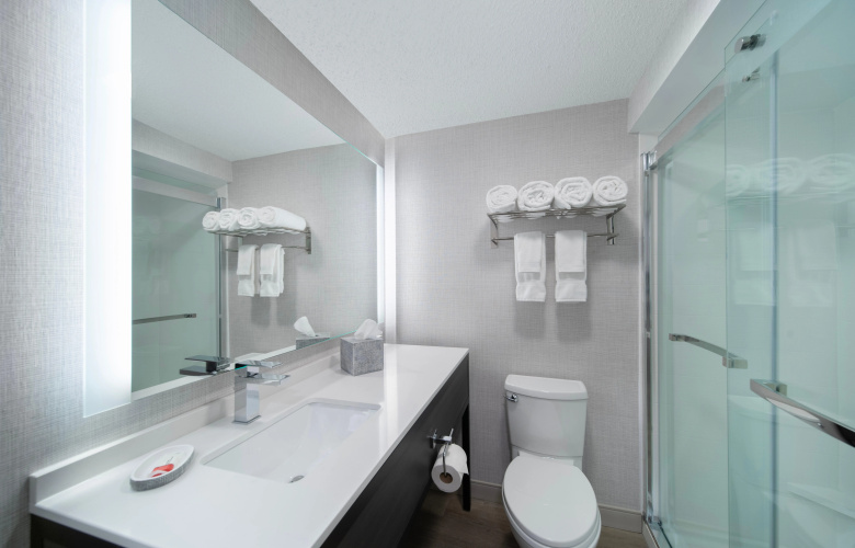 La Quinta Inn & Suites Burlington photo 9