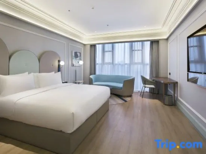 Deluxe Double room with city view
