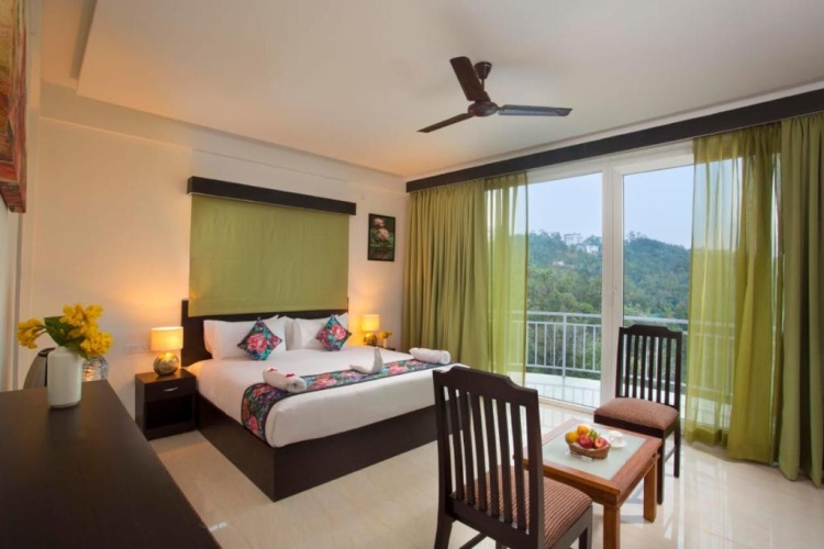 Standard Club room with view