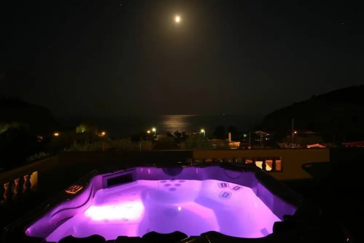 The Garden Near The Beach -Jacuzzi - BBQ