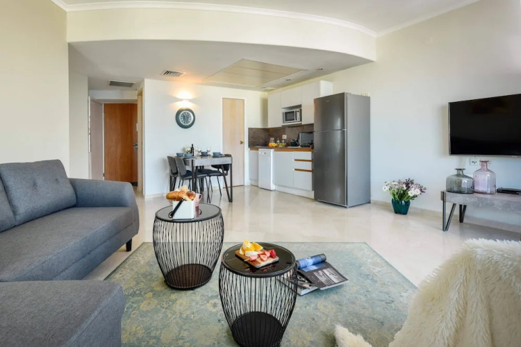 Beautiful w Balcony & Panoramic Sea View