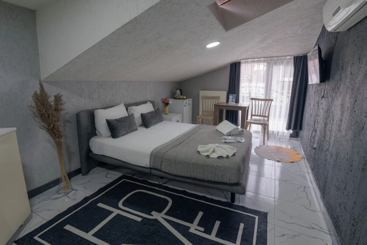 Economy room