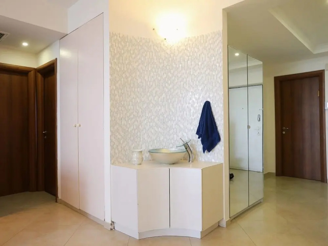 Art Apartment near Mamila