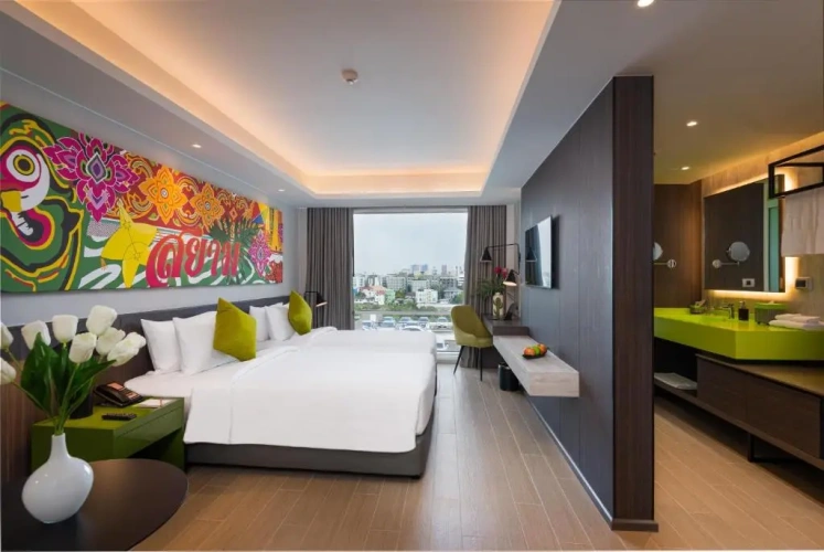 Deluxe Twin room with city view