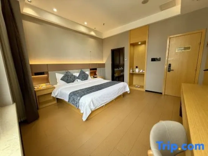 Standard Double room with street view