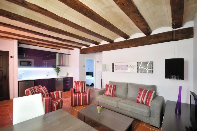 2 Bedrooms Apartment with city view