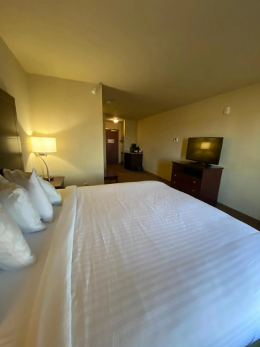 Cobblestone Hotel & Suites – Broken Bow