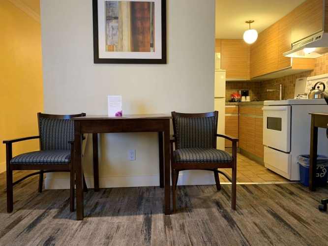 Best Western Plus Burnaby Hotel photo 10
