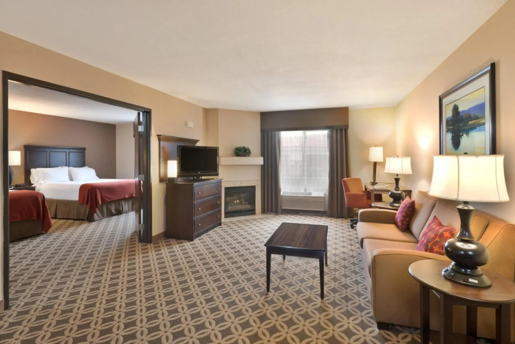Holiday Inn Express Show Low by IHG