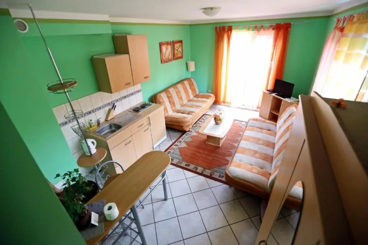 Standard Triple room