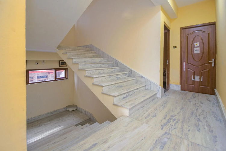 OYO 27709 Hotel Red Cherry