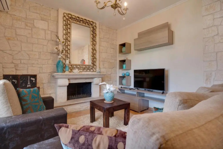 Luxury 2br apartment 50m from beach