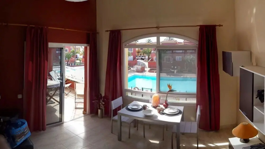 Romantic Sunny Apartment