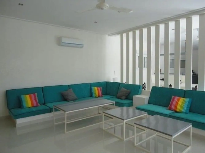 4 Bedrooms Apartment