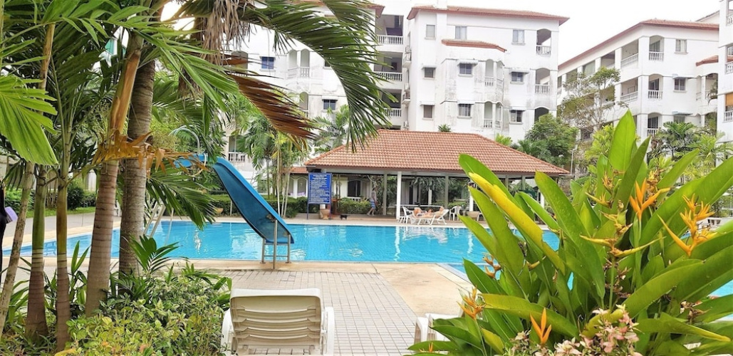 Luxury 1 bed Corner Condo