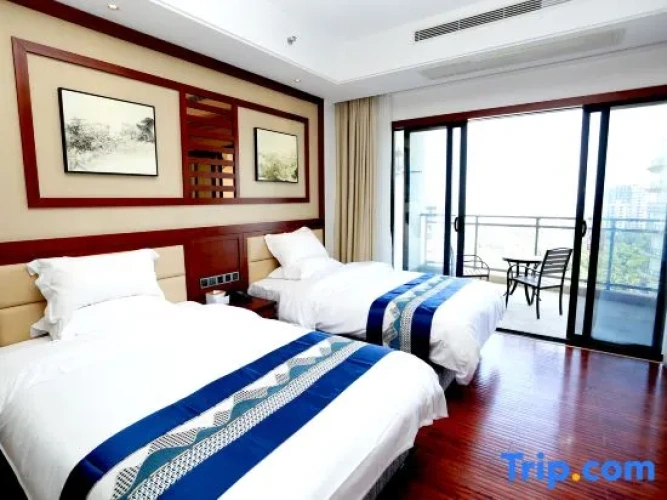 Standard Twin room with view