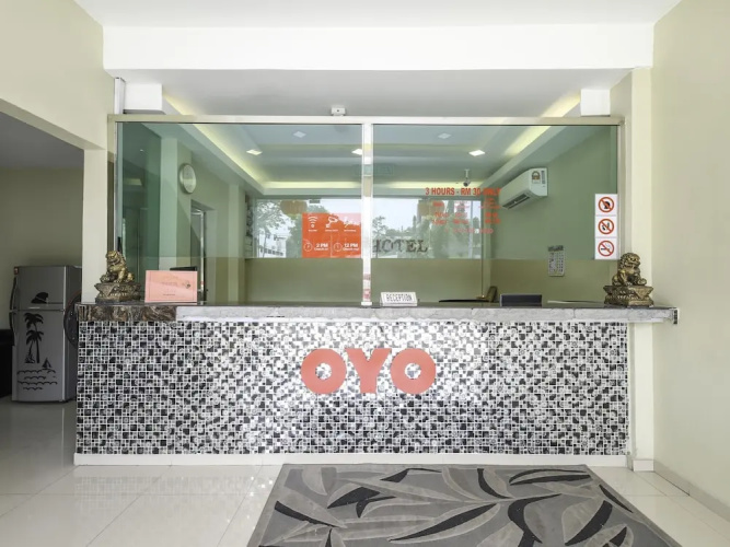 OYO 1136 PD Star Hotel