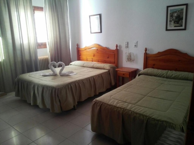 Standard Triple room