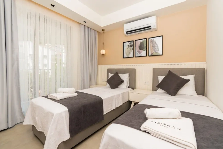 Deluxe Twin room with balcony