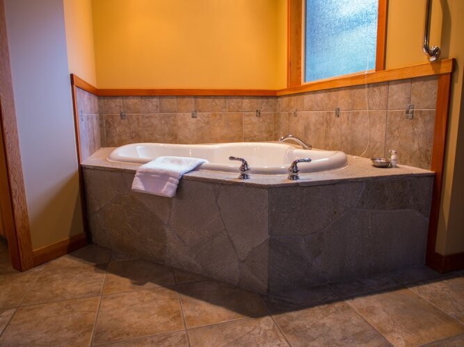 A Snug Harbour Inn Over view