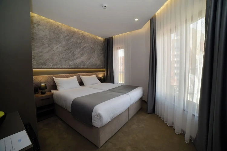 Deluxe Double room with city view