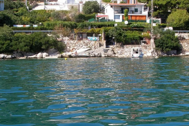 Apartment Kira - 20m from beach