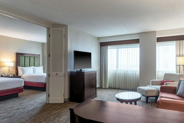 Standard Quadruple room with city view