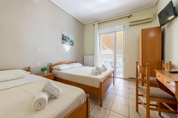 Standard Triple room